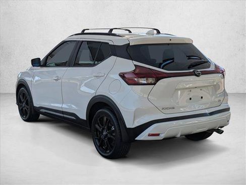 Used 2023 Nissan Kicks SR w/ SR Premium Package FWD image 7