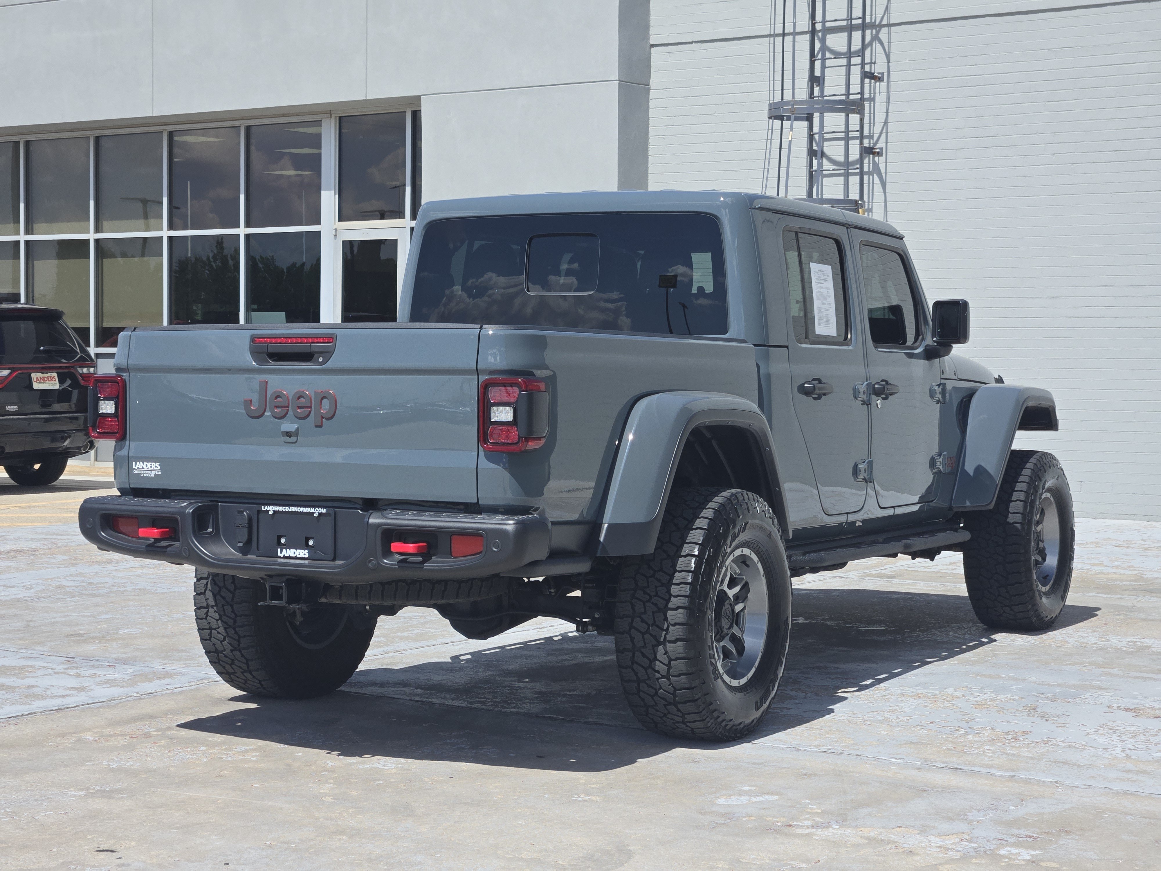 Used 2025 Jeep Gladiator Rubicon AWD/4WD image 8