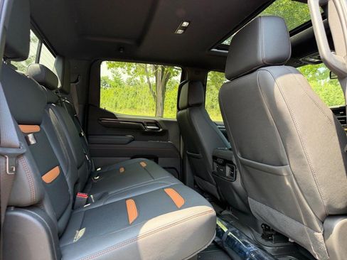 Used 2025 GMC Sierra 1500 AT4 w/ AT4 Premium Package AWD/4WD image 10