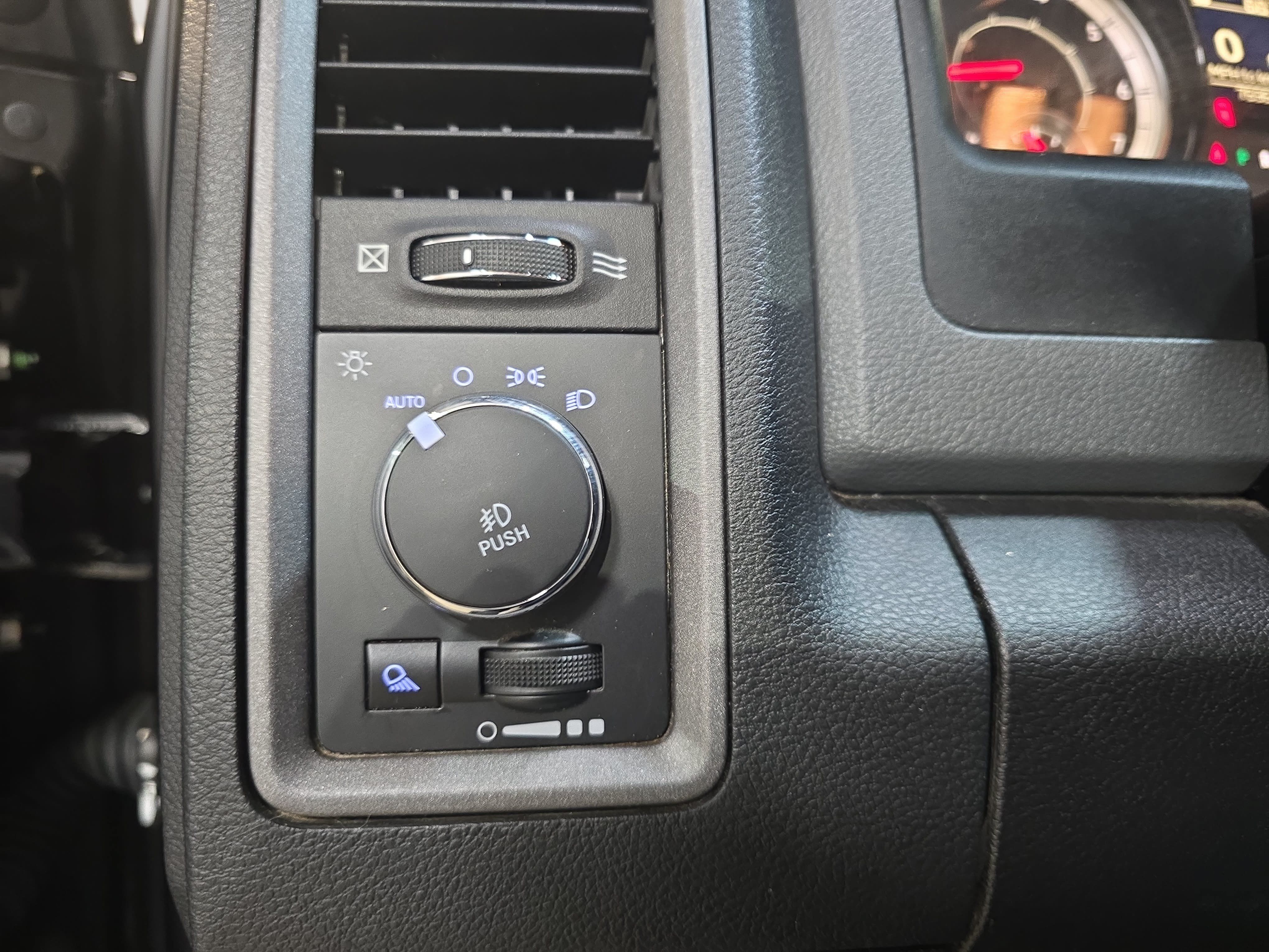 Used 2018 RAM 1500 Express w/ Express Value Package AWD/4WD image 23