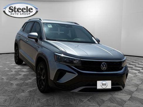New 2024 Volkswagen Taos SE image 7