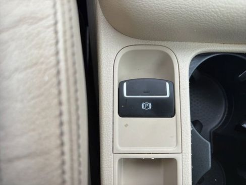 Used 2016 Volkswagen Tiguan SEL FWD image 25