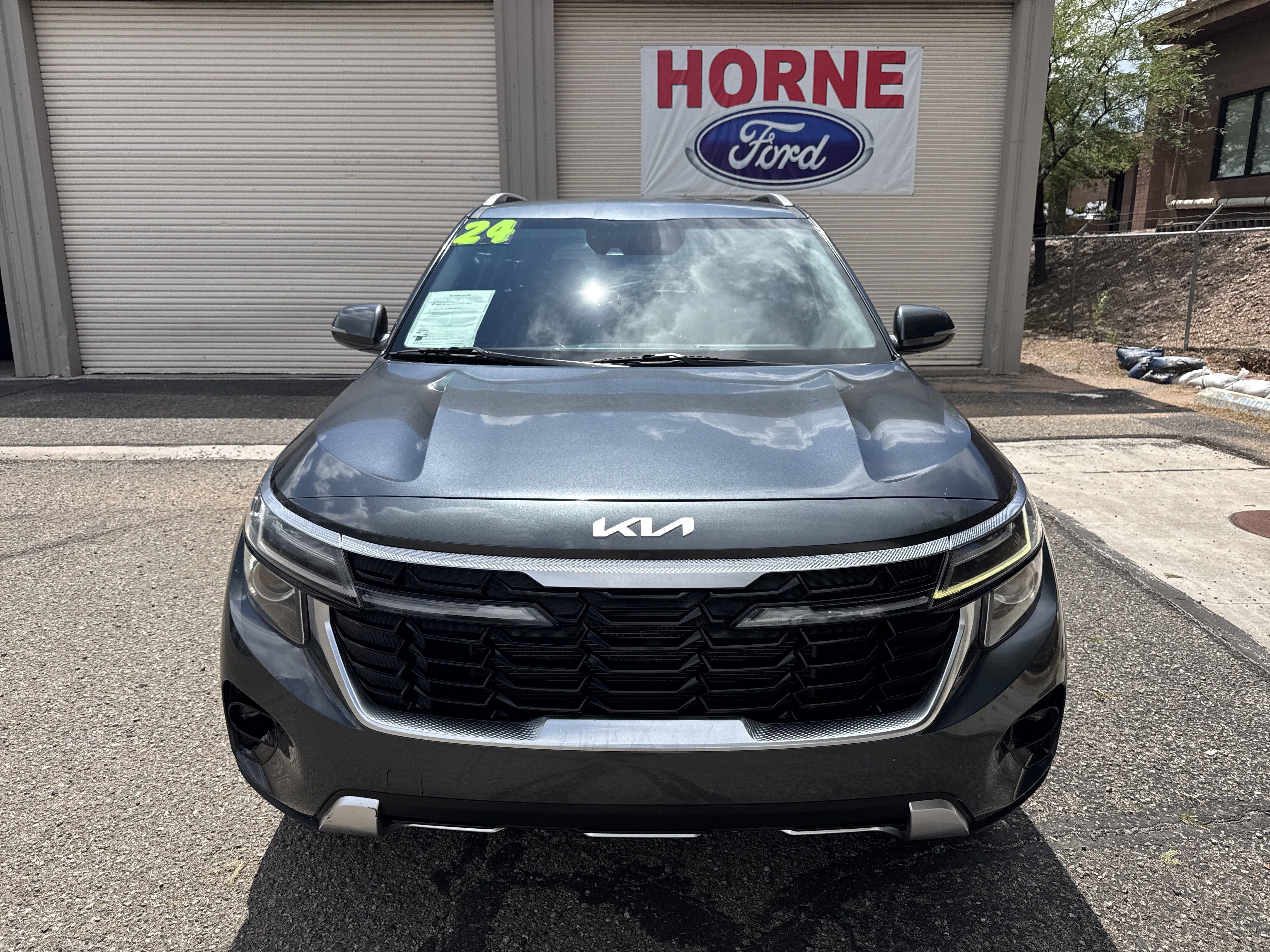 Used 2024 Kia Seltos EX FWD image 2