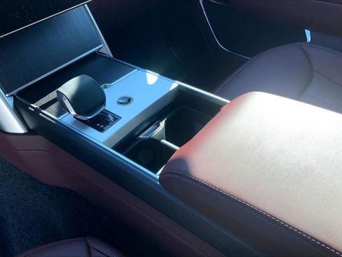 New 2026 Land Rover Range Rover SE image 7