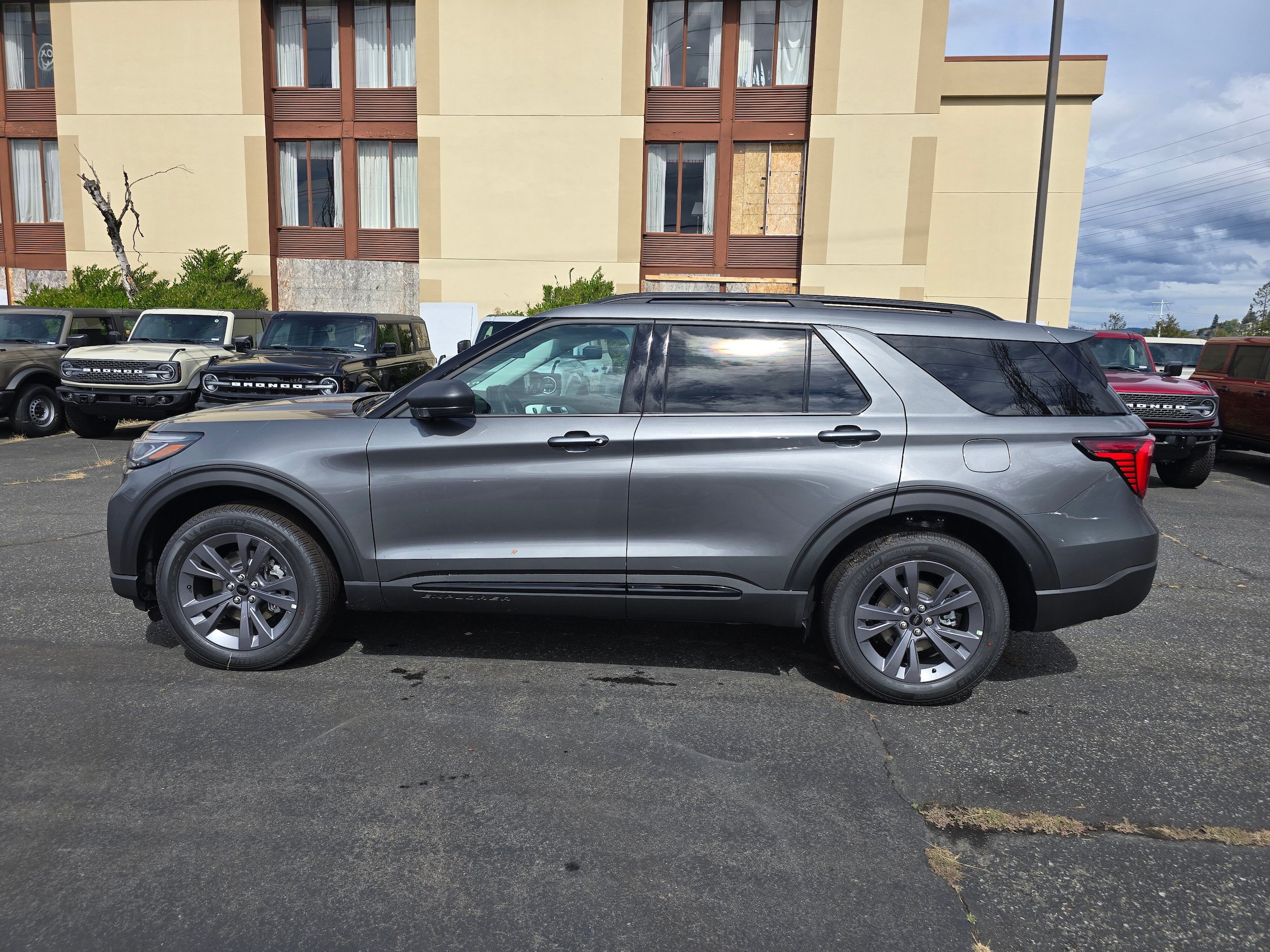 New 2026 Ford Explorer Active w/ Active Comfort Package AWD/4WD image 8