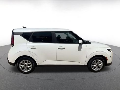 Used 2025 Kia Soul LX w/ LX Technology Package FWD image 16
