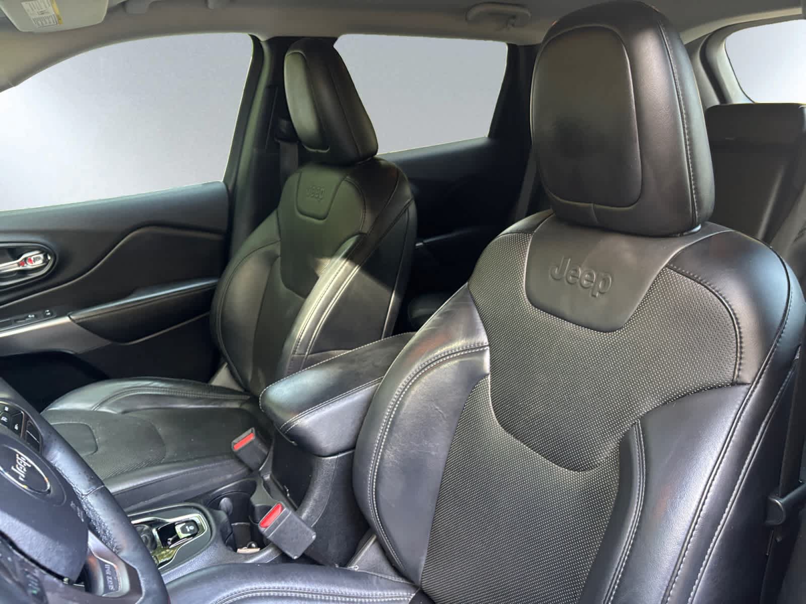 Used 2019 Jeep Cherokee Limited AWD/4WD image 13