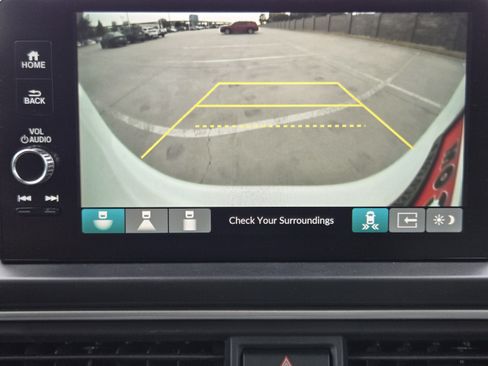 Used 2025 Honda Pilot Touring image 14