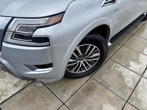 Used 2021 Nissan Armada SL w/ Captain's Chairs Package AWD/4WD image 2