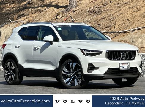 Used 2023 Volvo XC40 B5 Ultimate w/ Protection Package Premier AWD/4WD image 1