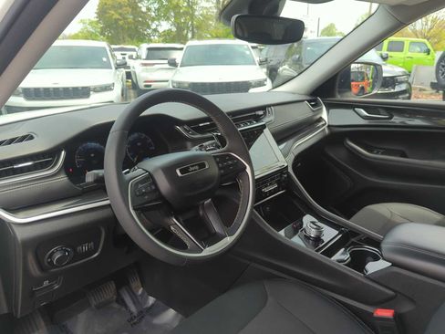 Used 2023 Jeep Grand Cherokee L Laredo w/ Luxury Tech Group I AWD/4WD image 12