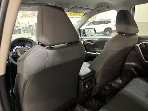 Used 2024 Toyota RAV4 XLE AWD/4WD image 19