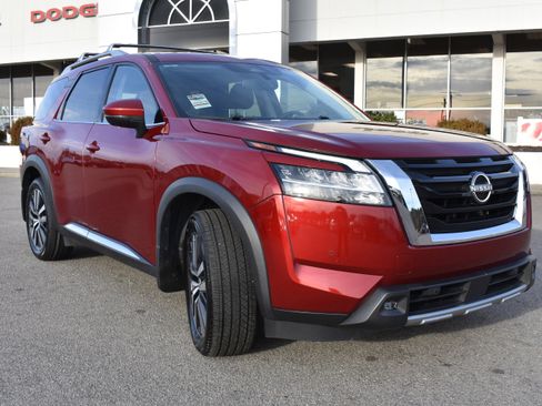 Used 2022 Nissan Pathfinder Platinum w/ Cargo Package image 3