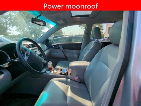 Used 2013 Toyota Highlander Limited AWD/4WD image 6