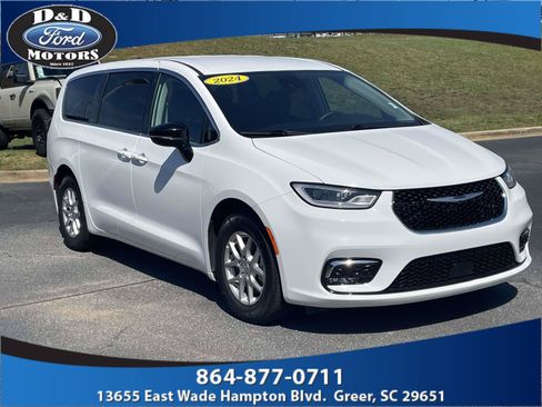 Used 2024 Chrysler Pacifica Touring-L FWD image 1