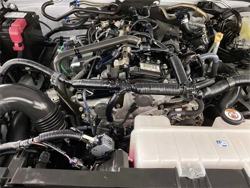 Used 2025 Toyota Tacoma SR5 image 31