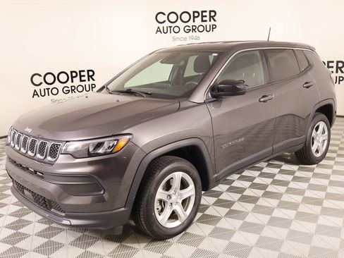 Used 2023 Jeep Compass Sport image 8