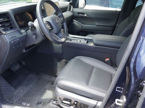 Used 2025 Lexus GX 550 w/ Accessory Package (2T) AWD/4WD image 8