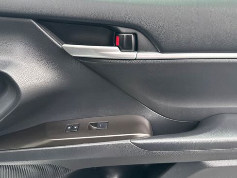 Used 2023 Toyota Camry SE image 18