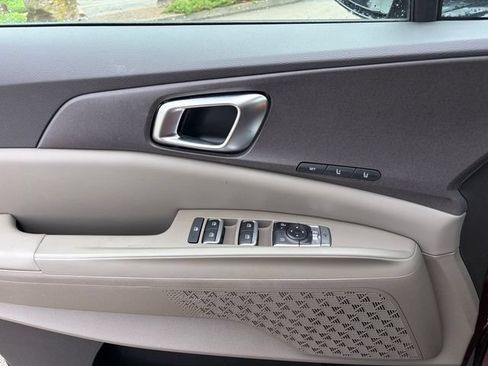 Certified 2025 Kia Carnival SX FWD image 23