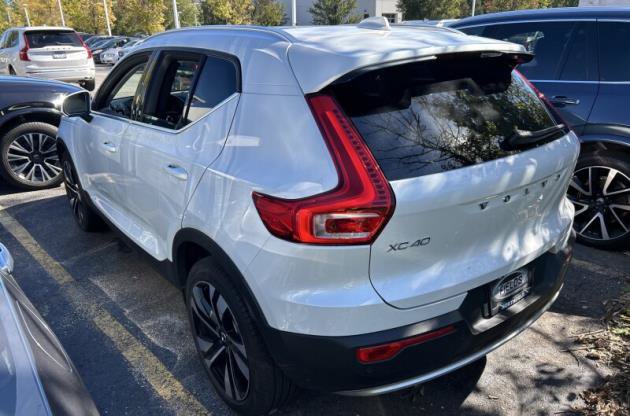 Used 2023 Volvo XC40 B5 Plus w/ Driver Assist Package AWD/4WD image 4