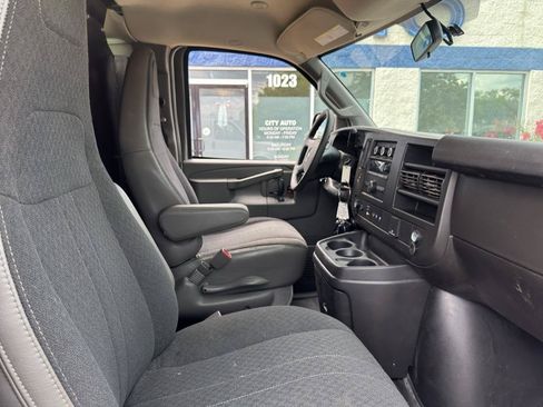 Used 2021 Chevrolet Express 2500 w/ Driver Convenience Package RWD image 16