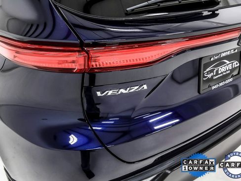 Used 2023 Toyota Venza LE image 11