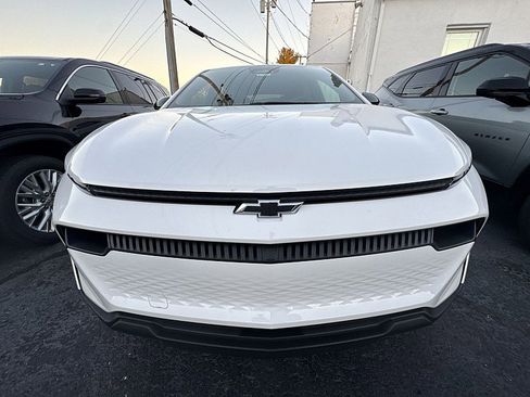 New 2026 Chevrolet Equinox EV LT image 3