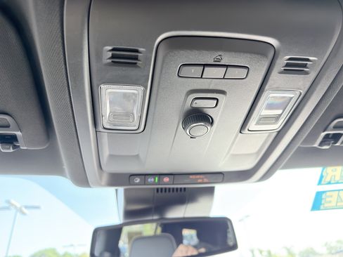 Used 2024 GMC Yukon SLT AWD/4WD image 34