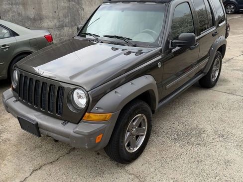 Used 2005 Jeep Liberty Renegade image 2