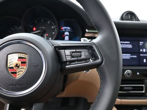 Used 2025 Porsche Macan image 12