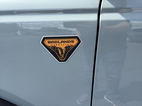 Used 2022 Ford Bronco Badlands image 9