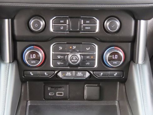 Used 2021 Chevrolet Tahoe Z71 w/ Luxury Package AWD/4WD image 54