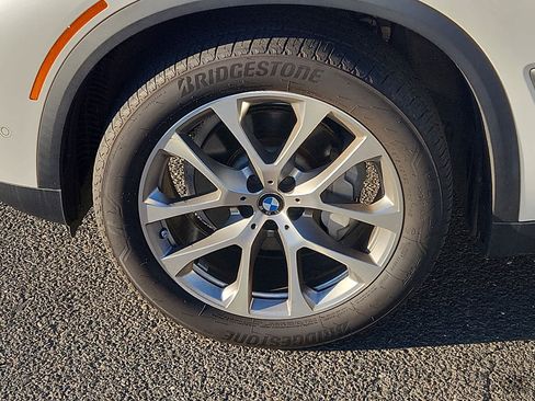 Used 2022 BMW X5 xDrive40i w/ Parking Assistance Package image 9