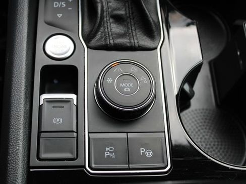 Used 2018 Volkswagen Atlas SEL Premium AWD/4WD image 26