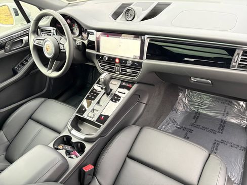 Certified 2026 Porsche Macan AWD/4WD image 18