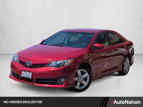 Used 2014 Toyota Camry SE FWD image 1