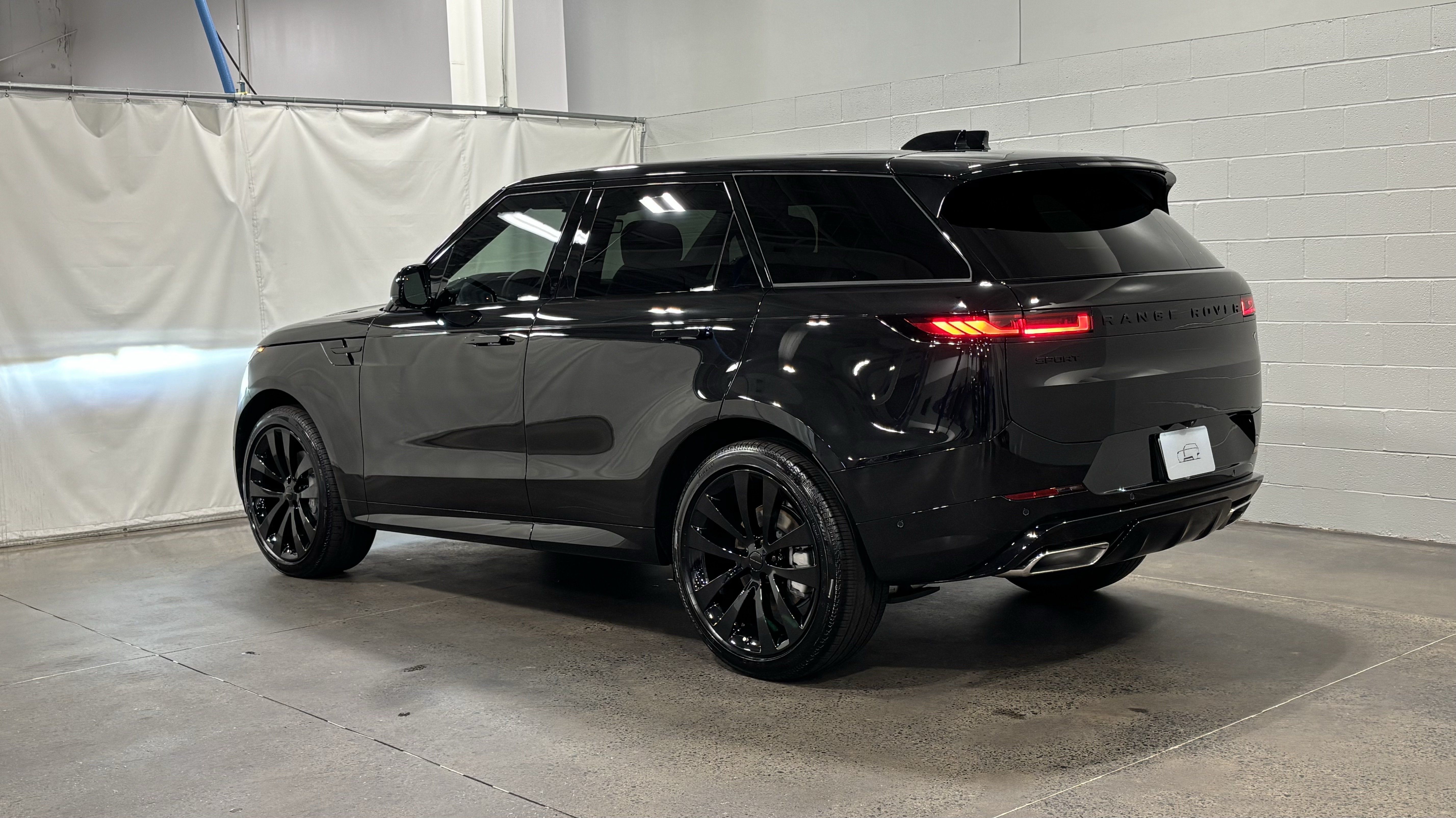 New 2026 Land Rover Range Rover Sport Dynamic SE AWD/4WD image 12