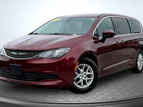 Used 2020 Chrysler Voyager LX FWD image 1