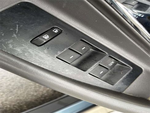 Used 2010 Ford Taurus SEL image 25