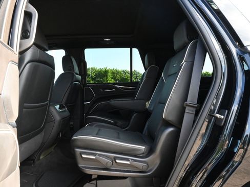 Used 2023 Cadillac Escalade Premium Luxury RWD image 20