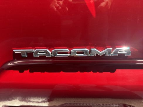 Used 2017 Toyota Tacoma SR5 w/ Tow Package AWD/4WD image 46