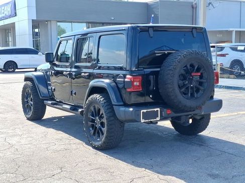 Used 2019 Jeep Wrangler Unlimited Sahara AWD/4WD image 3
