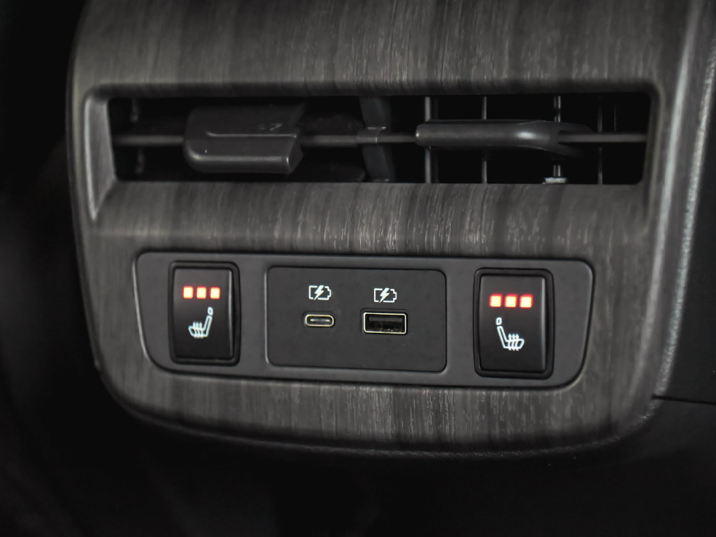 Used 2023 Nissan Ariya AWD image 33
