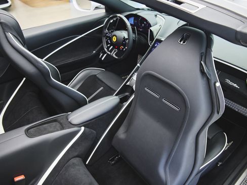 Used 2024 Ferrari Roma Spider image 32