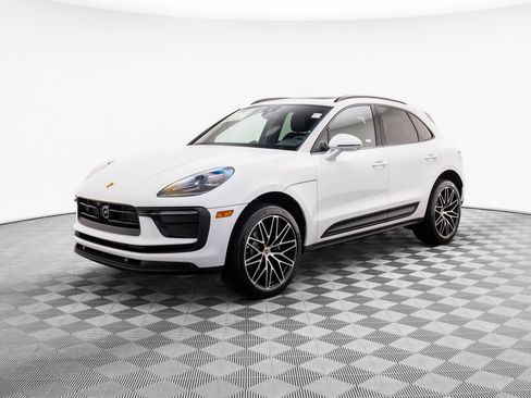 Certified 2026 Porsche Macan AWD/4WD image 1