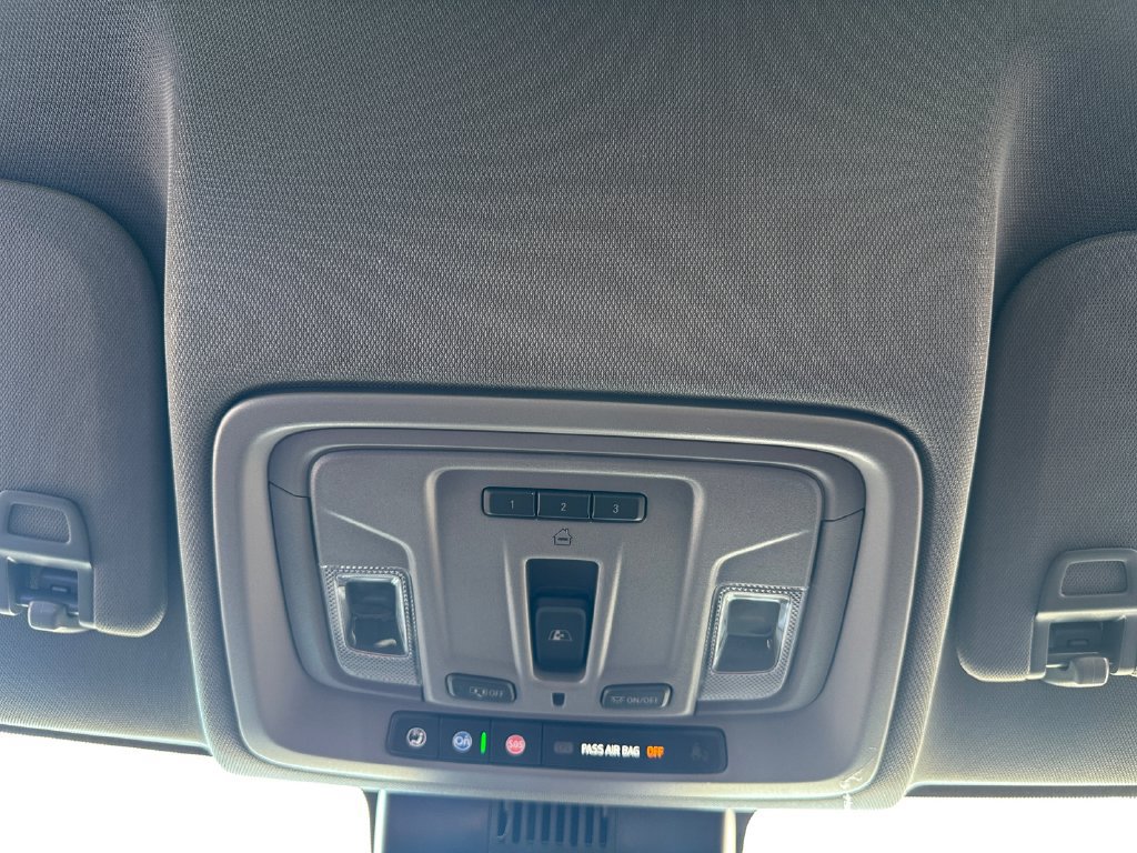 Used 2025 GMC Sierra 1500 Denali AWD/4WD image 18
