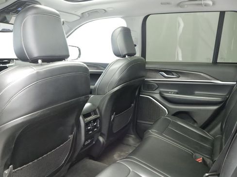 Used 2022 Jeep Grand Cherokee Limited AWD/4WD image 21
