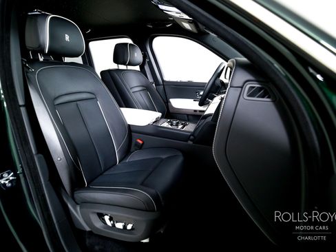 Used 2026 Rolls-Royce Cullinan AWD/4WD image 36