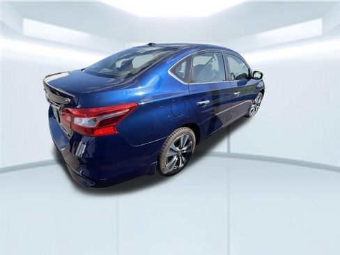 Used 2019 Nissan Sentra SV w/ Special Edition Package FWD image 5